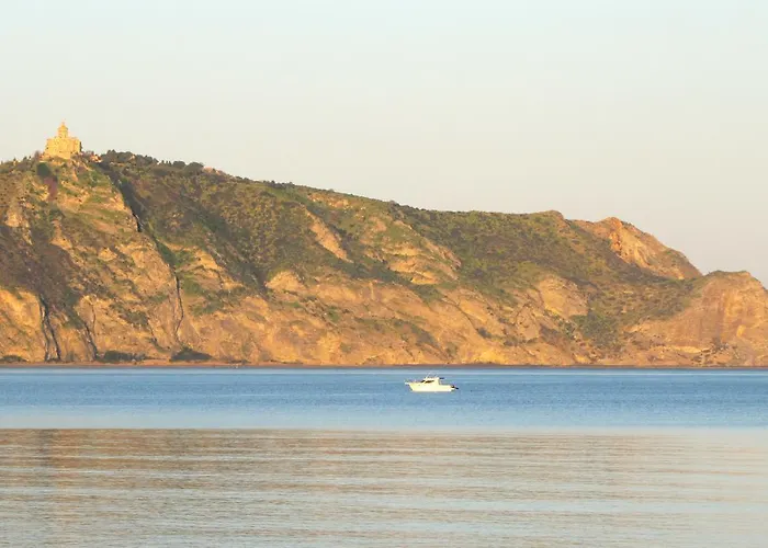 Tindari Village * 푸르나리